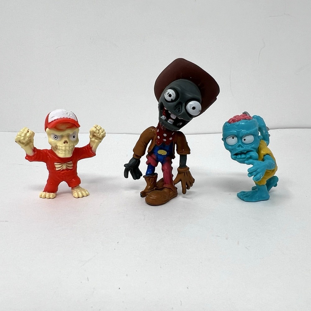 Plants vs Zombies Cowboy 2.5"‎ & Zuru Zombie 1.5" Collectible Action Figures lot